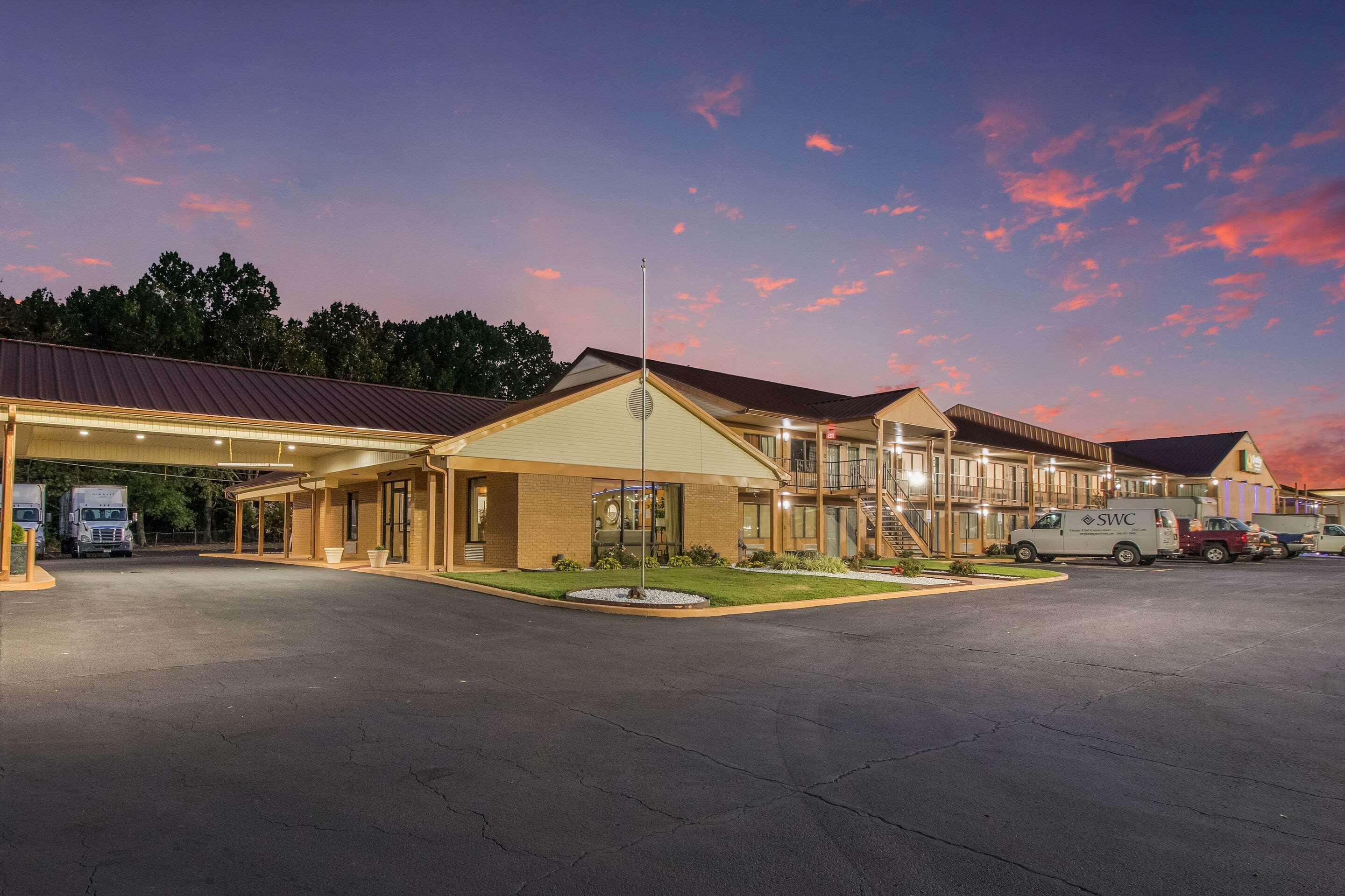 Quality Inn & Suites Corinth West Exterior foto